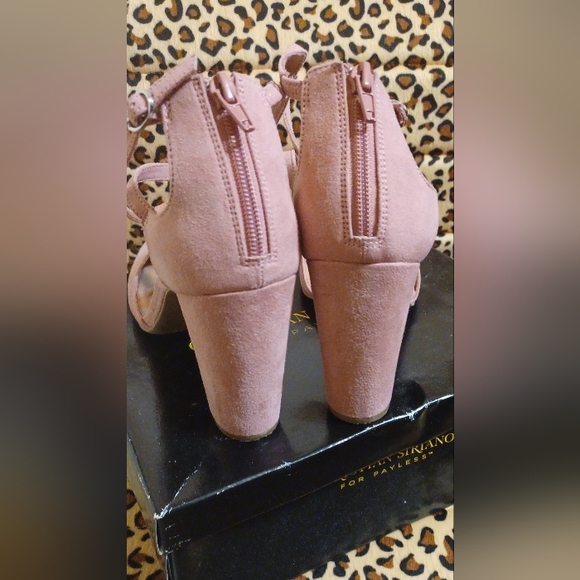 Christian Siriano EUC 4in. Heels soft pink pumps - Picture 3 of 4